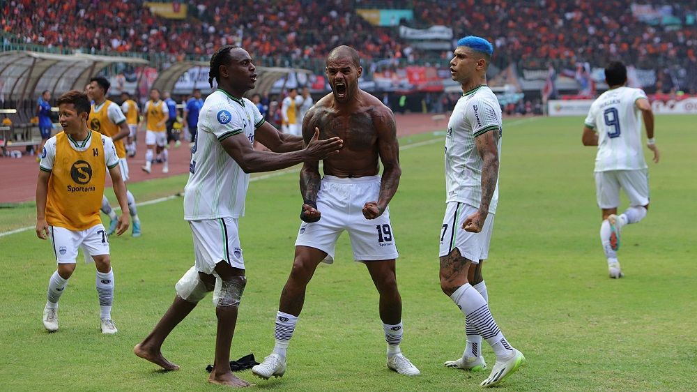 Persija vs Persib: Selebrasi David Da Silva (tengah) selepas membobol gawang Macan Kemayoran pada pekan ke-11 Liga 1 2023-2024, 2 September 2023.