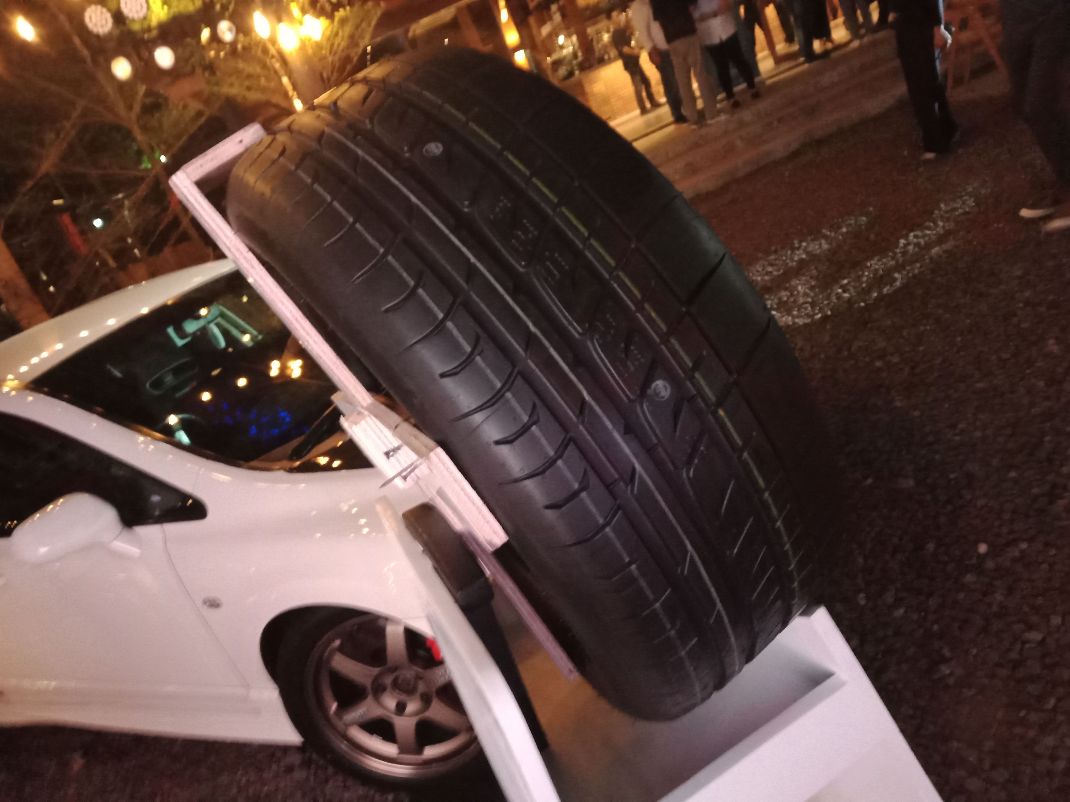 Tapak ban BF Goodrich G-Force Phenom T/A (Kunta Bayu Waskita/Skor.id).