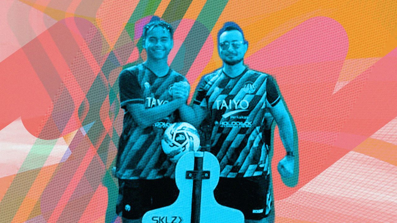Aaron Suitela (kiri) dan Jaino Matos (kanan). (Hendy AS/Skor.id)