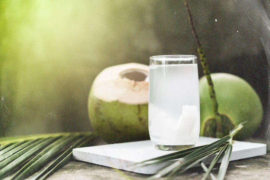 Air kelapa mengandung banyak manfaat dan cocok untuk minuman olahraga. (Jovi Arnanda/Skor.id)