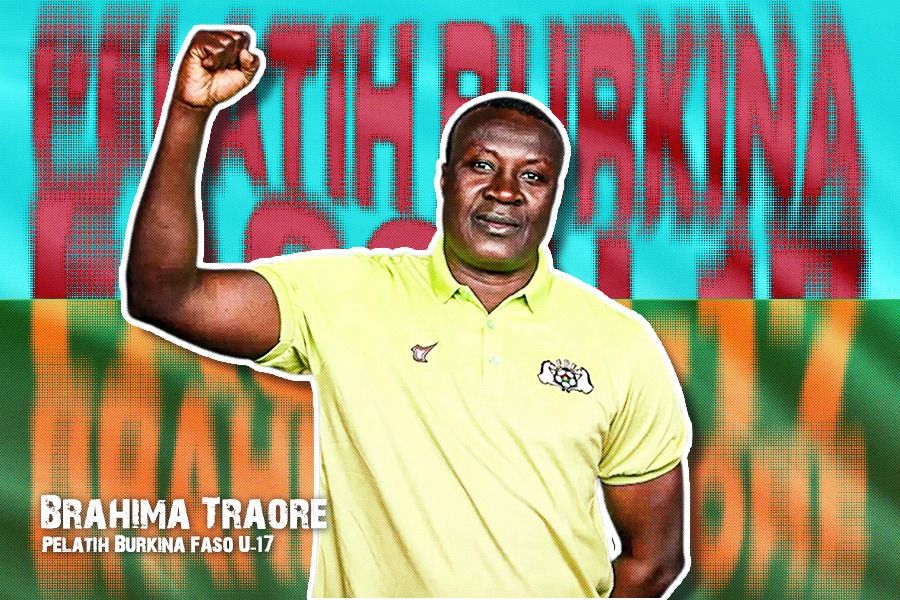 Pelatih Burkina Faso U-17, Brahima Traore yang pernah bermain di Persib Bandung. (Dok.FIFA/Grafis: Rahmat Ari Hidayat/Skor.id)