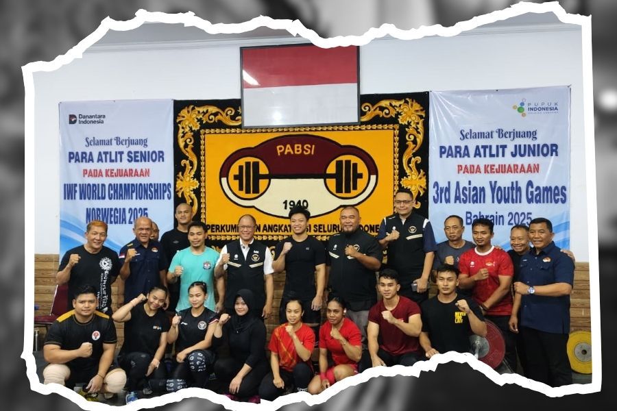 CdM Indonesia di SEA Games 2025, Bayu Priawan Djokosoetono berkunjung ke pelatnas Angkat Besi. (Grafis: Deni Sulaeman/Skor.id)