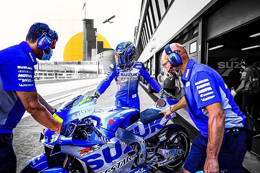 Pembalap penguji Tim Suzuki Sylvain Guintoli saat akan mencoba Suzuki GSX-RR di MotoGP, beberapa tahun lalu. Suzuki dikabarkan berniat kembali ke MotoGP setelah mundur pada akhir musim 2022. (Rahmat Ari Hidayat/Skor.id)