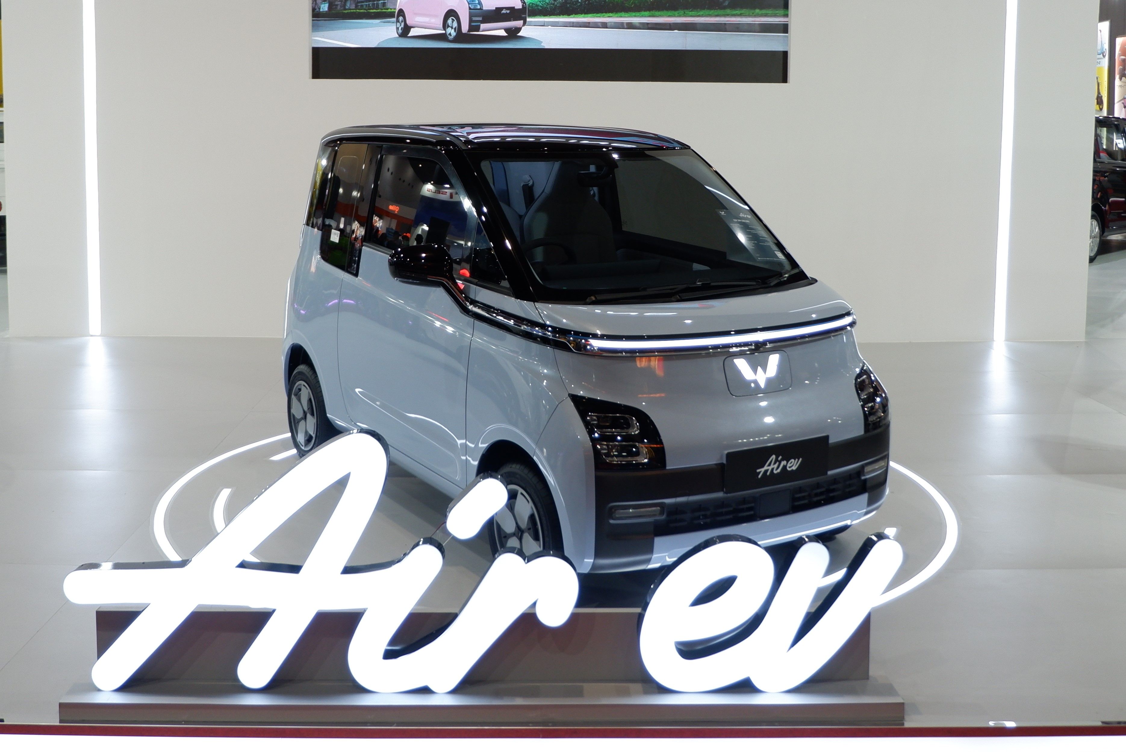 Di Jakarta Fair 2023, Wuling menampilkan Air ev yang merupakan kendaraan listrik pertama Wuling di Indonesia (Dok. Wuling Motors)