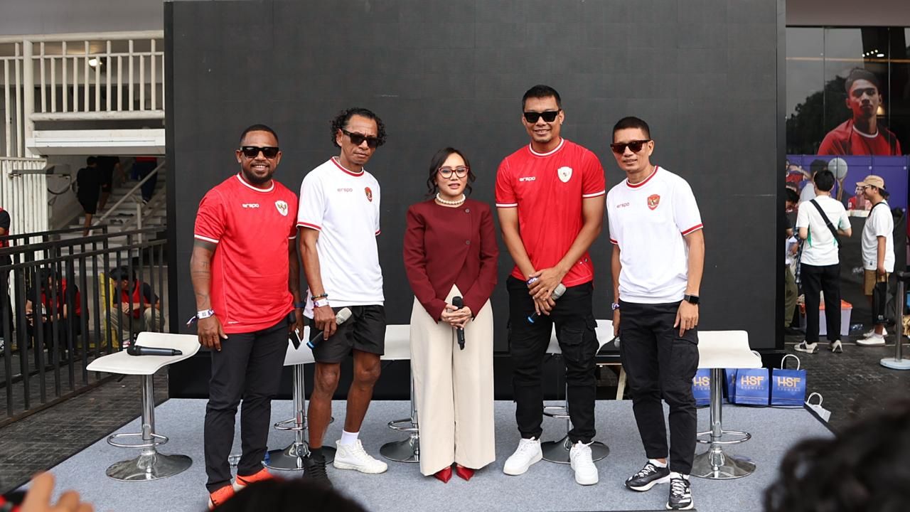 Eks pemain Timnas Indonesia Ismed Sofyan, Hamka Hamzah, Oktovianus Maniani, Rochi Putiray (Timnas Indonesia vs Jepang). (Mario Sonatha untuk Skor.id)
