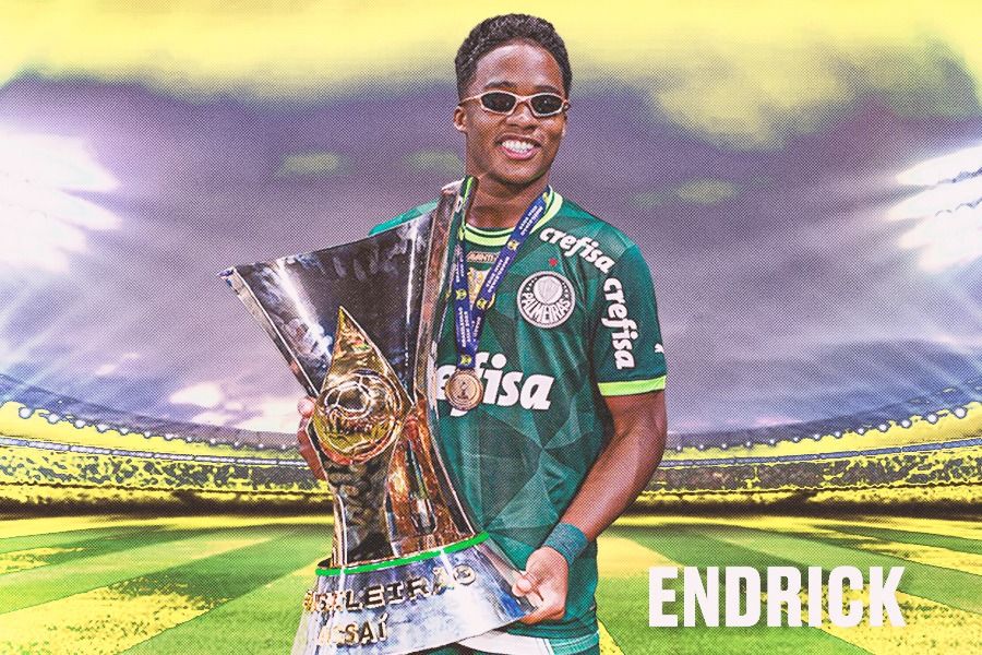 Penyerang muda Palmeiras, Endrick, dengan trofi Liga Brasil 2023. (Rahmat Ari Hidayat/Skor.id).