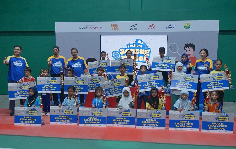 Para pemenang Festival SenengMinton Magelang 2025 yang berlangsung di GOR Djarum, pada Kamis (11/12/2025). (Istimewa)