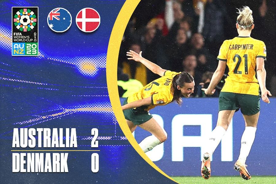 Gelandang Australia Hayley Raso melakukan selebrasi usai mencetak gol kedua ke gawang Denmark pada 16 besar Piala Dunia Wanita 2023. (M. Yusuf/Skor.id)