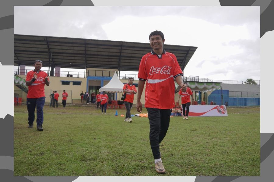 Evan Dimas saat menghadiri Festival Sepak Bola Rakyat di Stadion Ora Flobamora, Labuan Bajo, NTT. (Foto: Dok. GGN/Grafis: Skor.id)