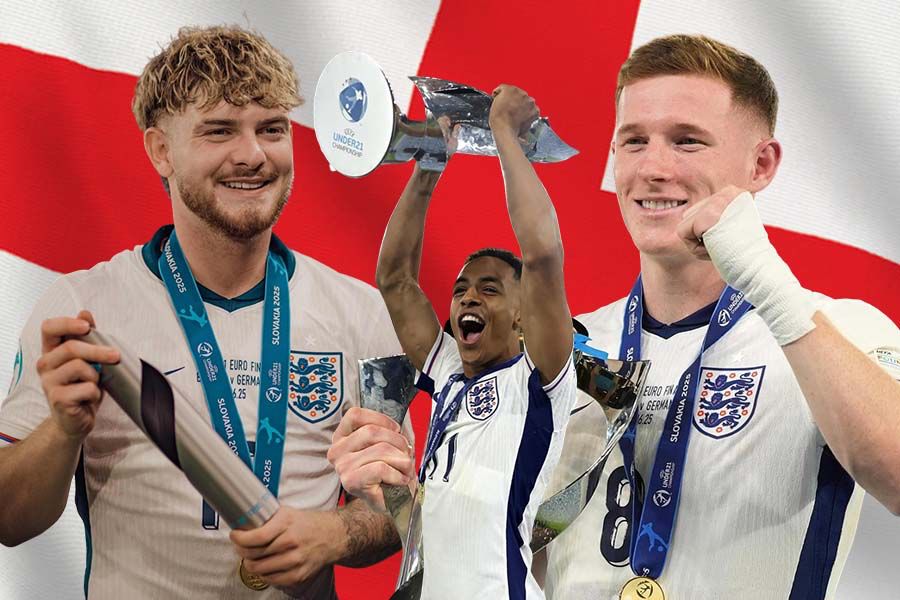 Harvey Elliott, Elliot Anderson, hingga Omari Hutchinson dinilai layak menembus skuad senior Timnas Inggris. (Grafis: Deni Sulaeman/Skor.id).