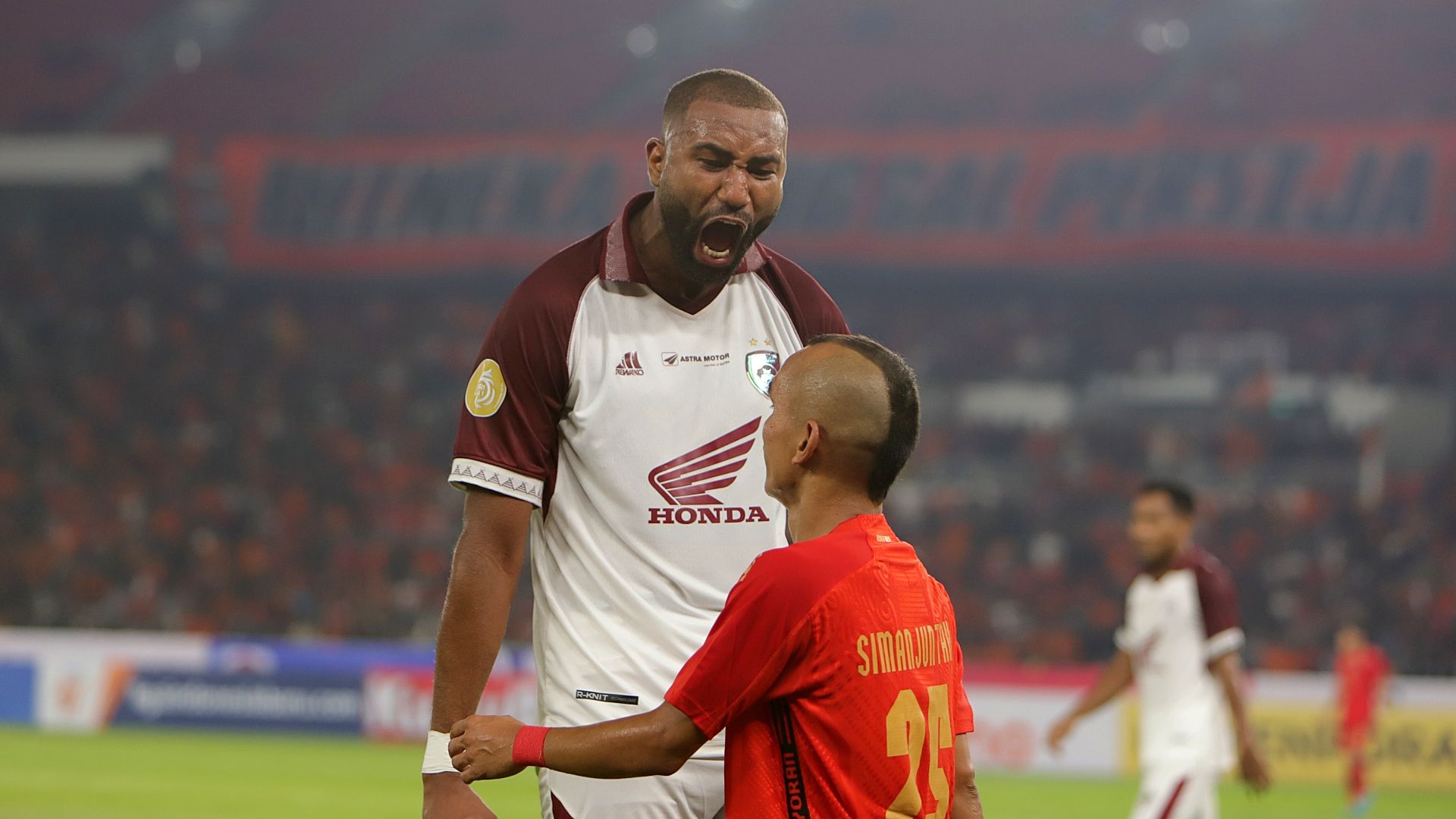 Yuran Fernandes dan Riko Simanjuntak (Persija Jakarta vs PSM Makassar)
