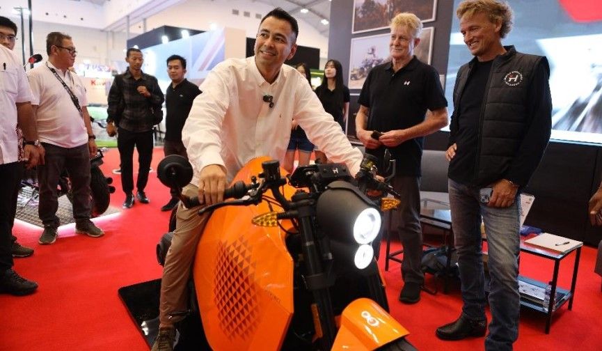 Kehadiran para public figure yang datang di booth peserta menambah keseruan pameran IMOS 2024 (Dok. Seven Event).