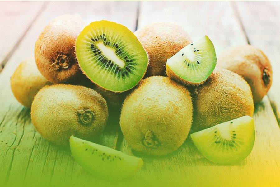 Kendati kecil, buah kiwi memiliki segudang nutrisi dan vitamin yang bermanfaat untuk kesehatan. (Rahmat Ari Hidayat/Skor.id)