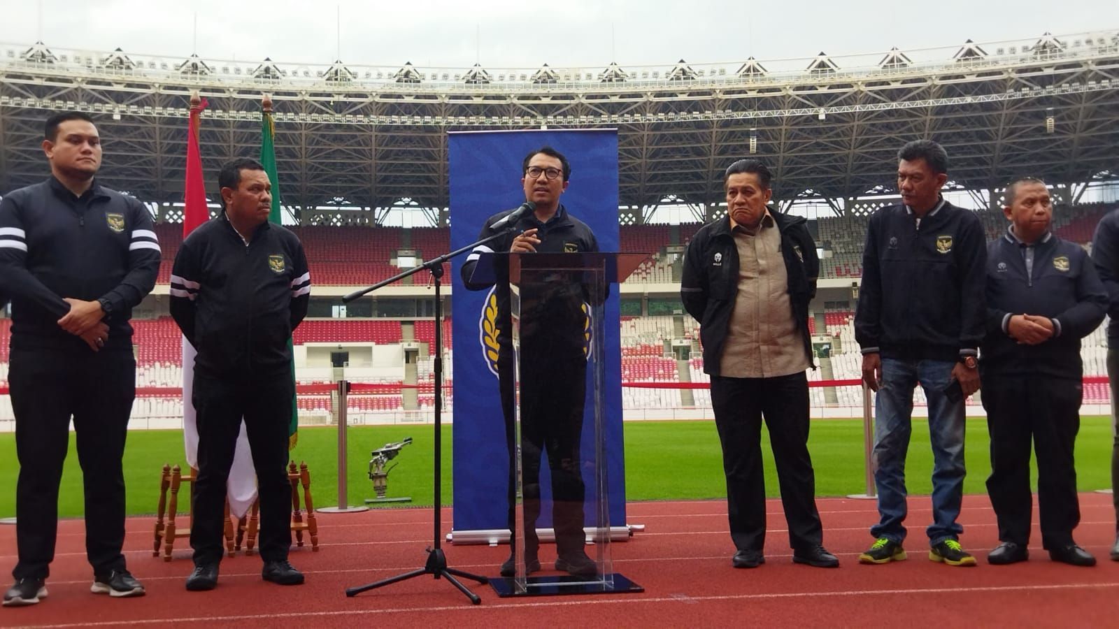 Ketua Komite Pemilihan Amir Burhanuddin sedang memberikan keterangan pers.
