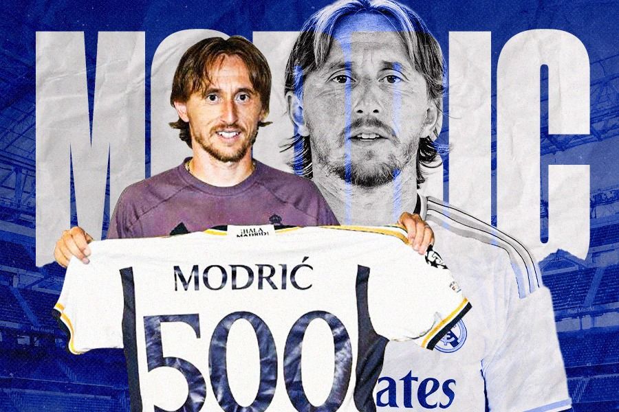 Luka Modric memperlihatkan kaus dengan angka 500. (Dede Sopatal Mauladi/Skor.id).