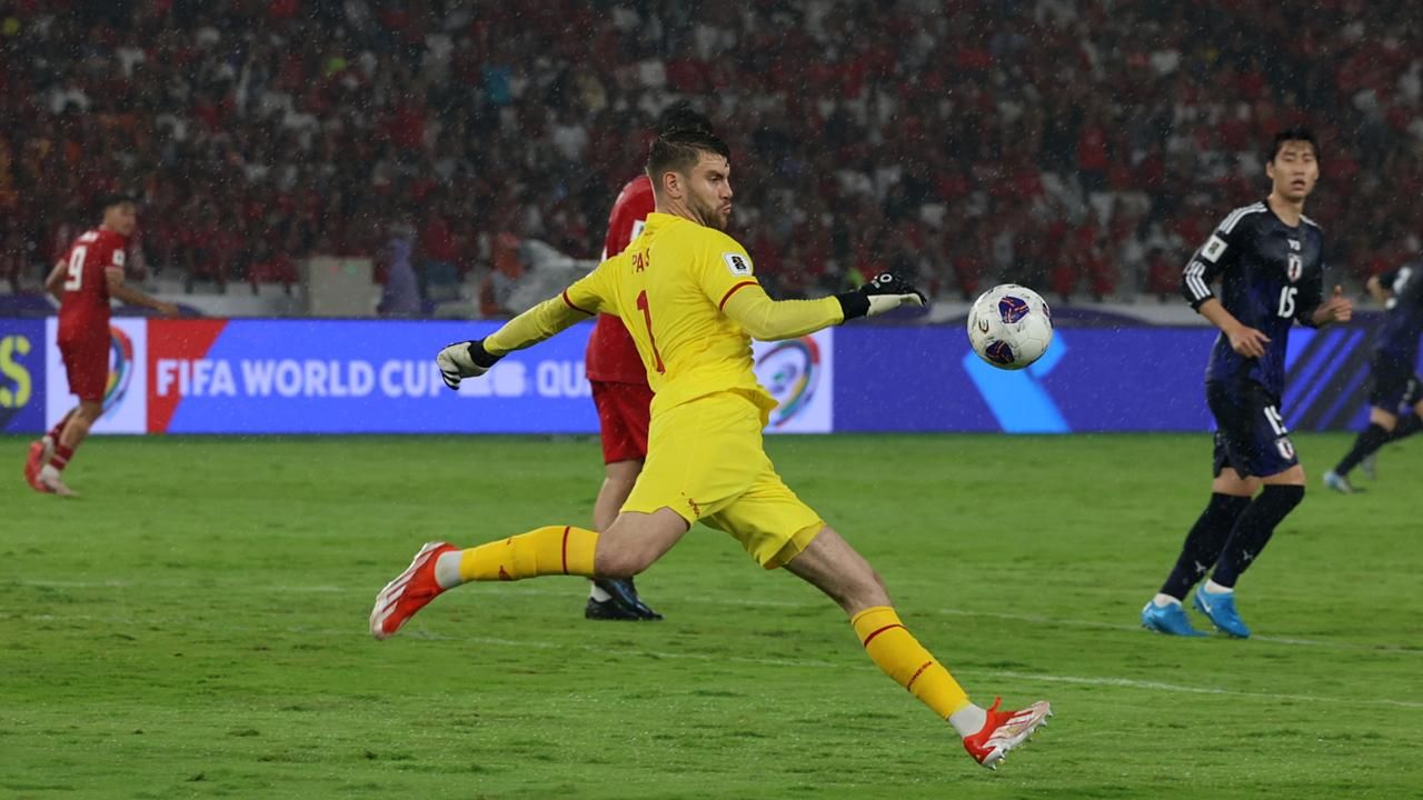 Maarten Paes (Timnas Indonesia vs Jepang). (Mario Sonatha untuk Skor.id)
