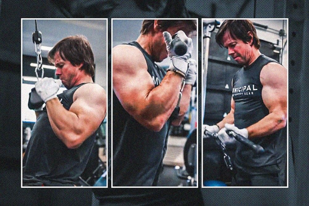 Aktor laga asal Amerika Serikat Mark Wahlberg rutin melatih tubuh, utamanya lengan, agar tetap berotot. (Hendy AS/Skor.id)