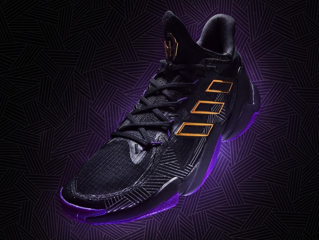 Inilah tampilan sepatu adidas Mahomes 1 Impact FLX yang pembuatannya terinspirasi oleh film 'Black Panther: Wakanda Forever' (Dok. Instagram @adidasfballus).