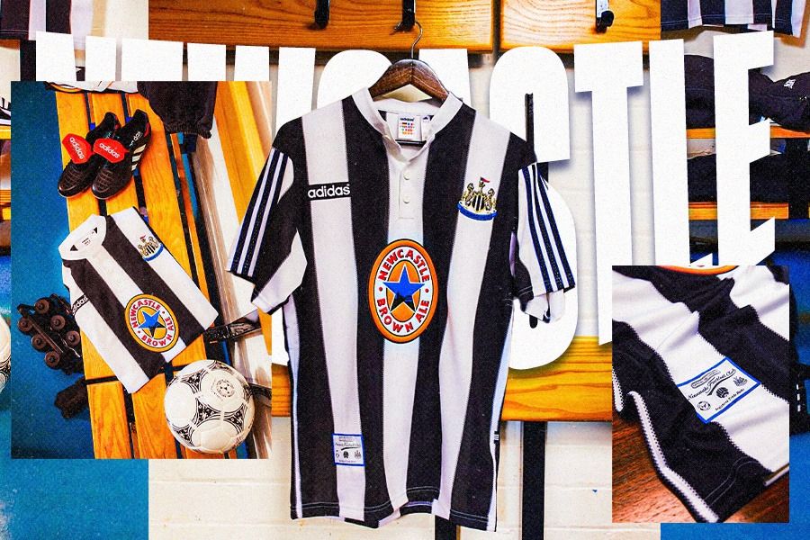 Replika original jersey Newcastle United musim 1995-1996 mengingatkan penggemar akan kejaayaan klub tiga dekade silam. (Dede S. Mauladi/Skor.id)