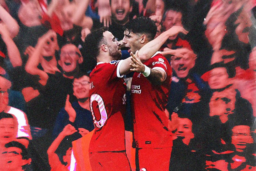  Penyerang Liverpool Diogo Jota merayakan gol ke gawang Bournemouth bersama sang pembuat assist Dominik Szoboszlai pada laga Liga Inggris di Anfield yang dimenangi The Reds, 3-1, Sabtu (19/8/2023). (Jovi Arnanda/Skor.id)