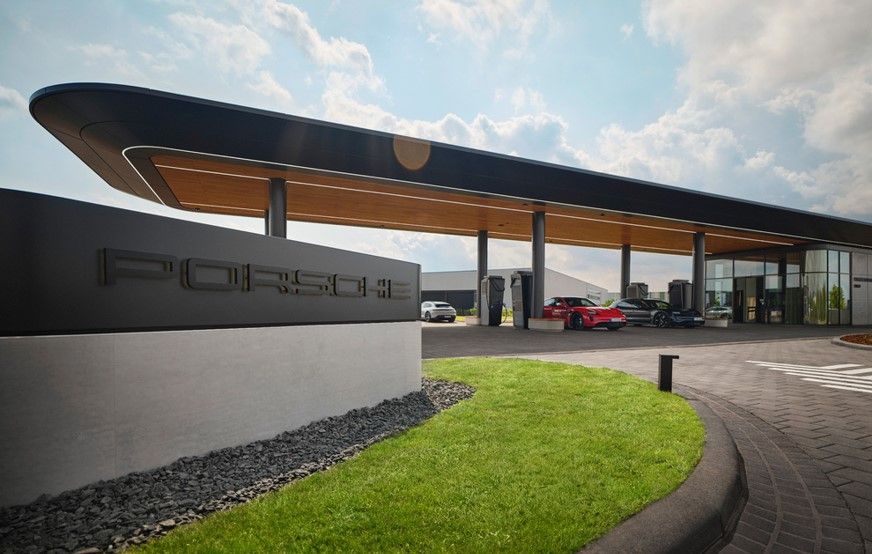 Porsche Charging Lounge Pertama di Dunia untuk Isi Daya Diresmikan di Eropa