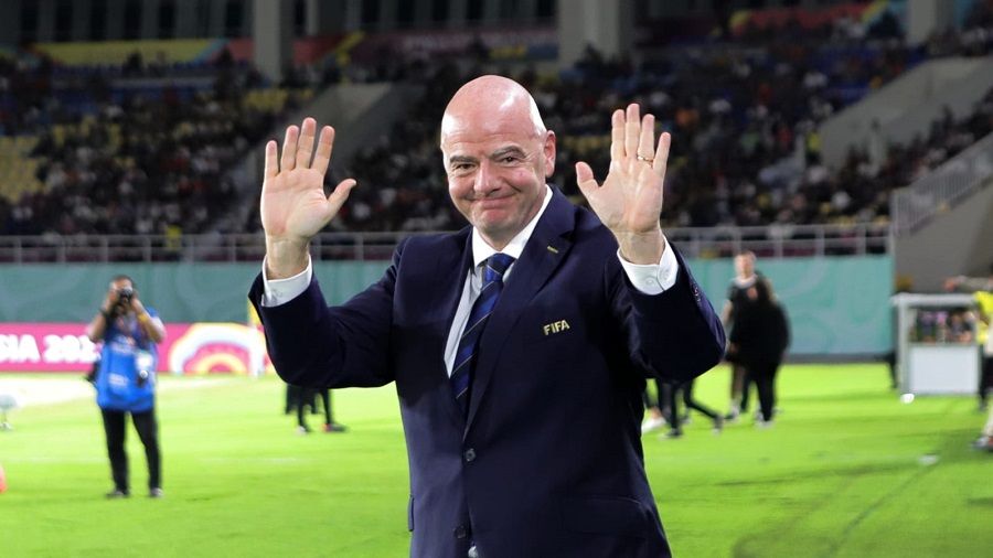 Presiden FIFA Gianni Infantino di Stadion Manahan, Solo, dalam final Piala Dunia U-17 2023, Sabtu (2/12/2023). (Mario Sonatha/Skor.id).