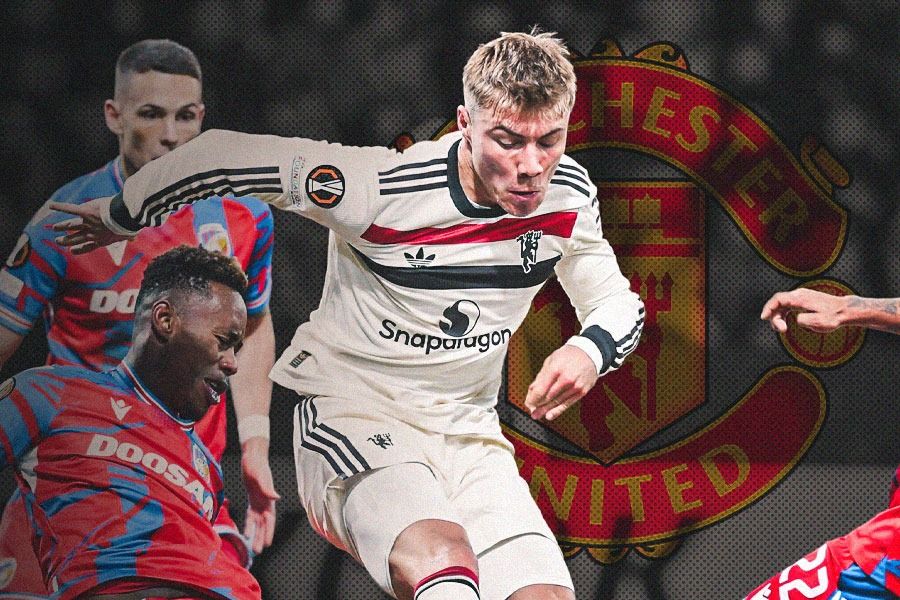 Penyerang Manchester United, Rasmus Hojlund, mencetak gol lawan Viktoria Plzenm, di laga Liga Europa 2024-2025, Jumat (13/12/2024) dini hari WIB. (Hendy Andika/Skor.id).