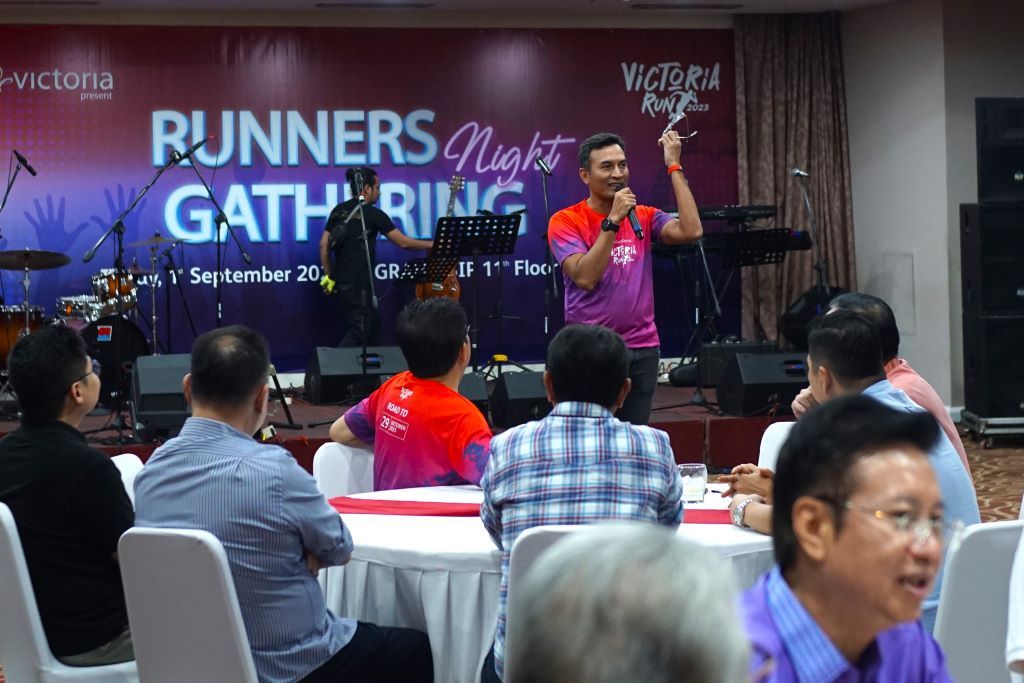 Runners Night Gathering.jpg