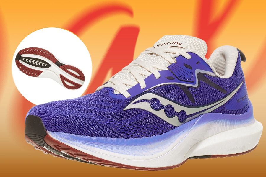 Saucony Tempus 2 disebut-sebut sepatu lari yang sangat ringan namun memiliki kestabilan sangat bagus. (Rahmat Ari Hidayat/Skor.id)