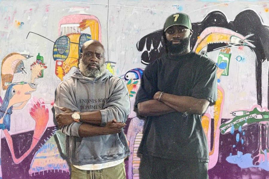 Seniman Set Free Richardson (kiri) dan gurd Boston Celtics Jaylen Brown aktif mengenalkan seni pada pebasket muda NBA. (Jovi Arnanda/Skor.id)