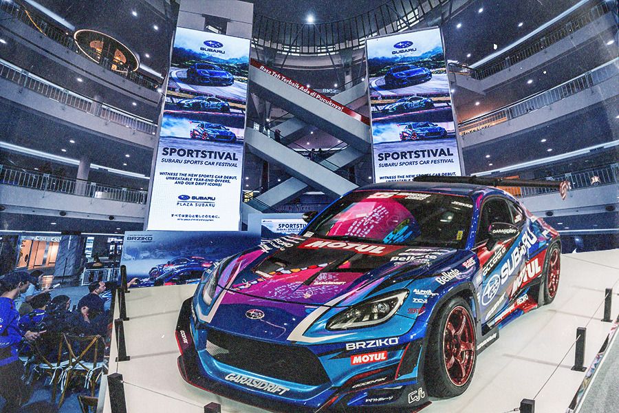 Subaru Sports Car Festival di Mall Kelapa Gading 3, Jakarta, memamerkan Subaru BRZIKO (Jovi Arnanda/Skor.id)..