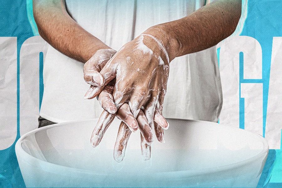 Cuci tangan dengan menggunakan sabun penting untuk kesehatan (Dede Mauladi/Skor.id).