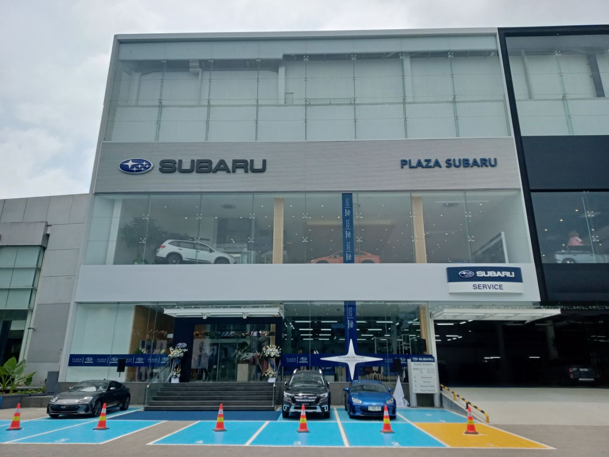 Plaza Subaru Kebon Jeruk Jakarta, diler resmi ke-7 Subaru di Indonesia (Kunta Bayu Waskita/Skor.id).