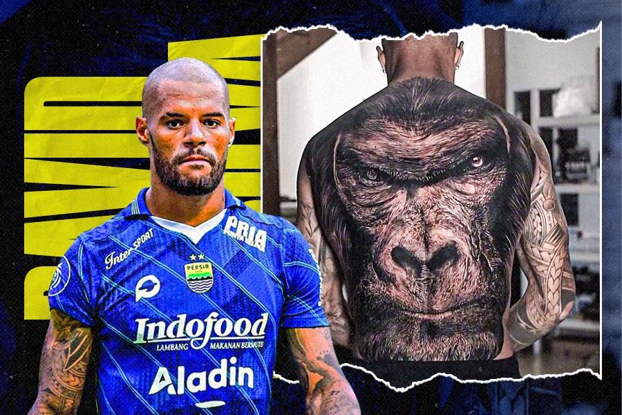 Penyerang Persib David da Silva memamerkan tato wajah King Kong di punggungnya (Dede Sopatal Mauladi/Skor.id).