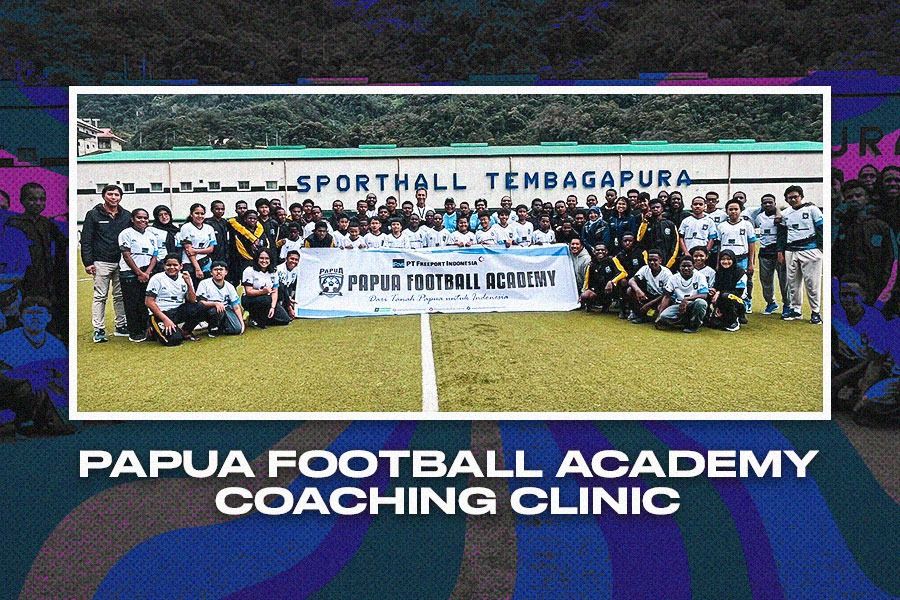 Papua Football Academy coaching clinic di Sporthall Tembagapura. (Foto: Rais Adnan/Grafis: Hendy Andika/Skor.id)