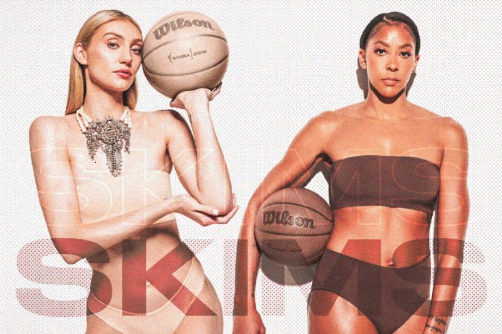 Bintang-bintang WNBA tampil dalam iklan Skims, produk pakaian dalam milik Kim Kardashian yang jadi sponsor WNBA (Hendy Andika/Skor.id).