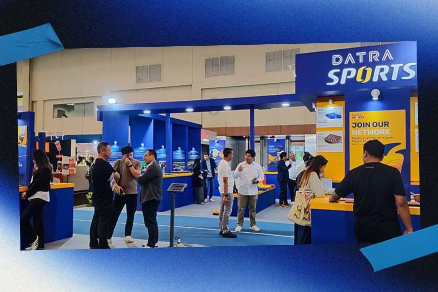 Datra Sports resmi diluncurkan pada ISFEX 2025 yang digelar di ICE BSD, 6-9 November 2025. (Foto: Dok. Datra Sports/Grafis: Deni Sulaeman/Skor.id)