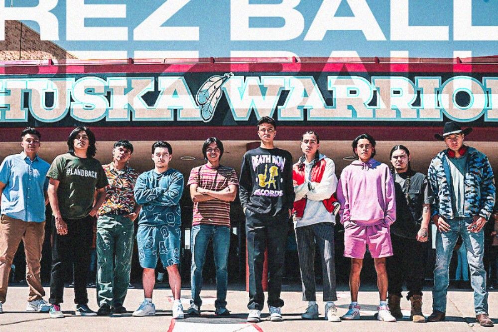 Tim basket Chuska Warriors dalam film Rez Ball terdiri dari pemain yang berasal dari suku Indian (Hendy Andika/Skor.id).