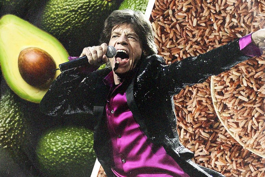 Mick Jagger masih tampil prima di atas panggung dalam usia 81 tahun berkat konsumsi makanan sehat macam alpukat dan nasi merah (Jovi Arnanda/Skor.id).