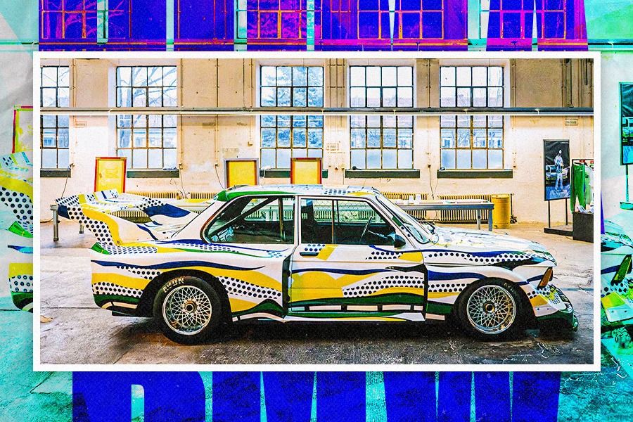 Mobil Seni atau Art Car Puma x BMW milik mendiang Roy Lichtenstein (Dede Sopatal Mauladi/Skor.id).