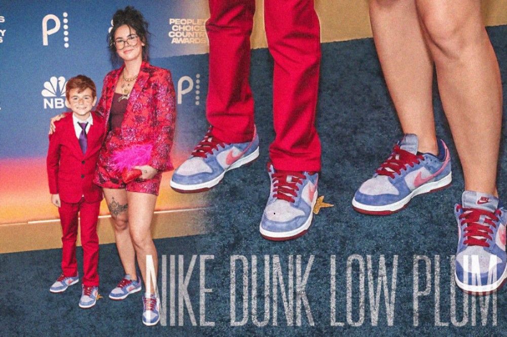 Penyanyi country wanita, Caitlynne Curtis, dan putranya, Jonah, tampil kompak mengenakan sneaker Nike Dunk Low "Plum" dalam People’s Choice Country Awards 2024 (Hendy Andika/Skor.id).