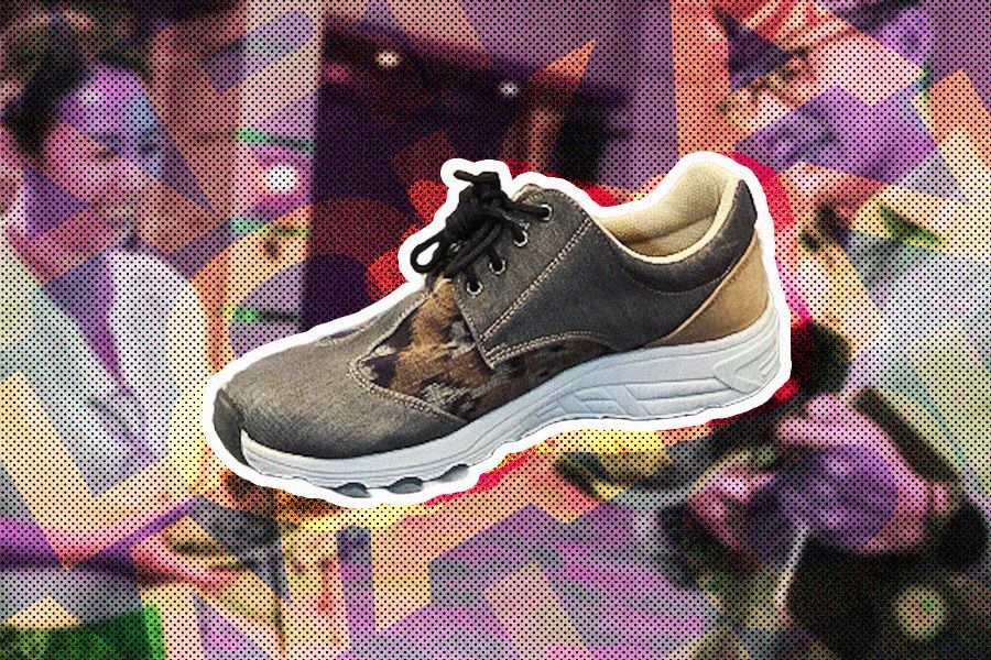 Sneakers Endek Loka Swarna Jembrana (Hendy AS/Skor.id).