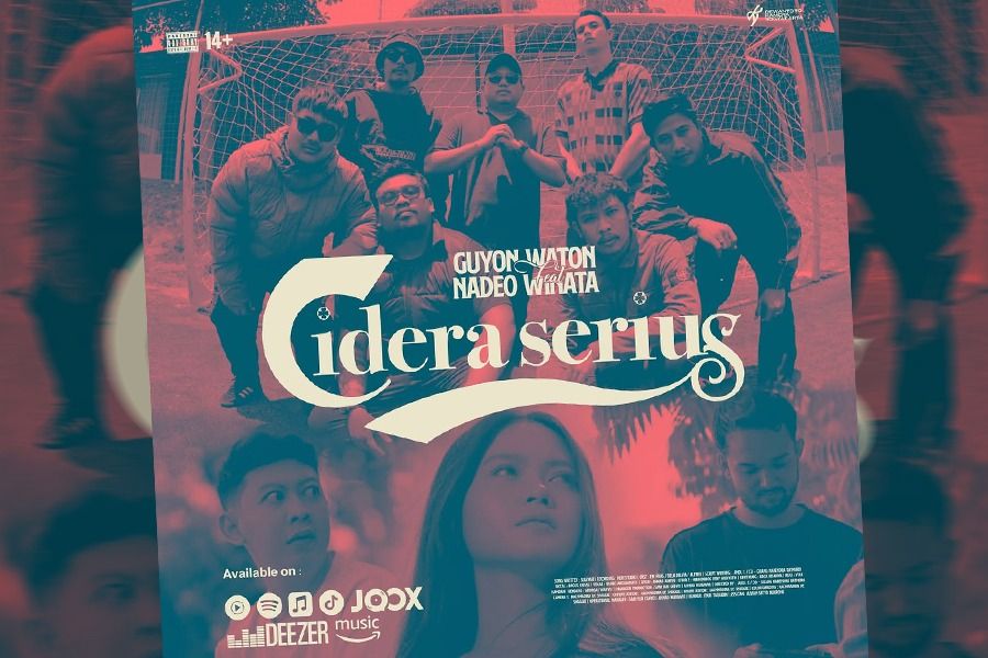 Kiper Timnas Indonesia dan Borneo FC, Nadeo Argawinata, ikut bernyanyi dalam lagu terbaru Guyon Waton. (Foto: Dok. Guyon Waton/Grafis: Yudhy Kurniawan/Skor.id)