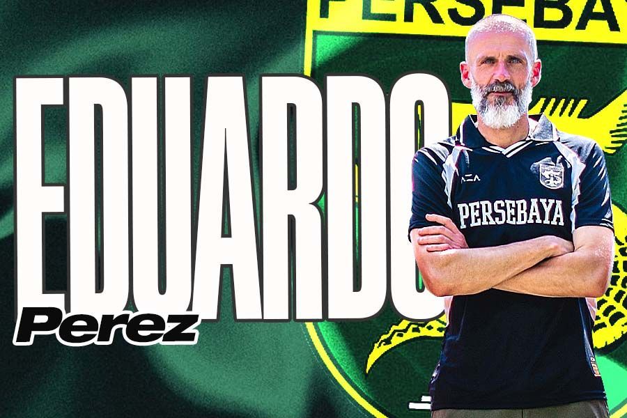 Pelatih Persebaya, Eduardo Perez. (Grafis: Deni Sulaiman/Skor.