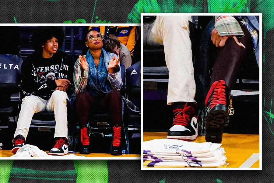 Aktris Jennifer Hudson dan putranya David kompak pakai sepatu bertali merah saat menonton laga NBA Lakers vs Sixers di Crypto.com Arena (Hendy Andika/Skor.id).