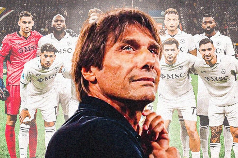 Pelatih Antonio Conte dengan jeli berhasil mengubah performa Napoli dari pecundang menjadi salah satu favorit juara Liga Italia musim 2024-2025. (Hendy AS/Skor.id) 