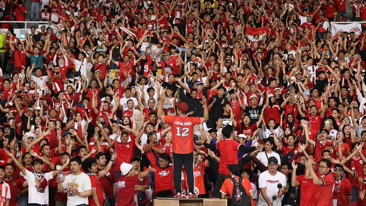 Suporter Timnas Indonesia (Timnas Indonesia vs Jepang). (Mario Sonatha untuk Skor.id)