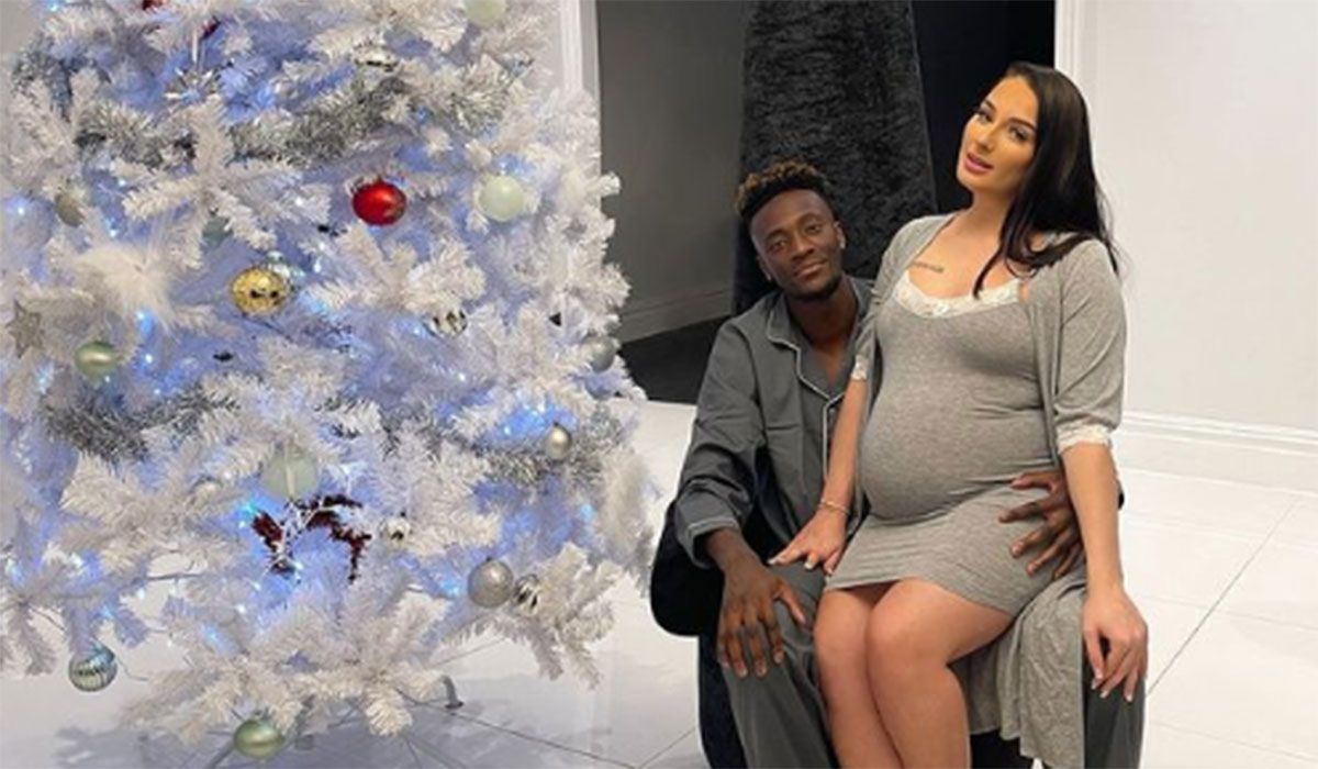 Tammy Abraham dan Leah Monroe tengah berbahagia.  instagram @tammyabraham