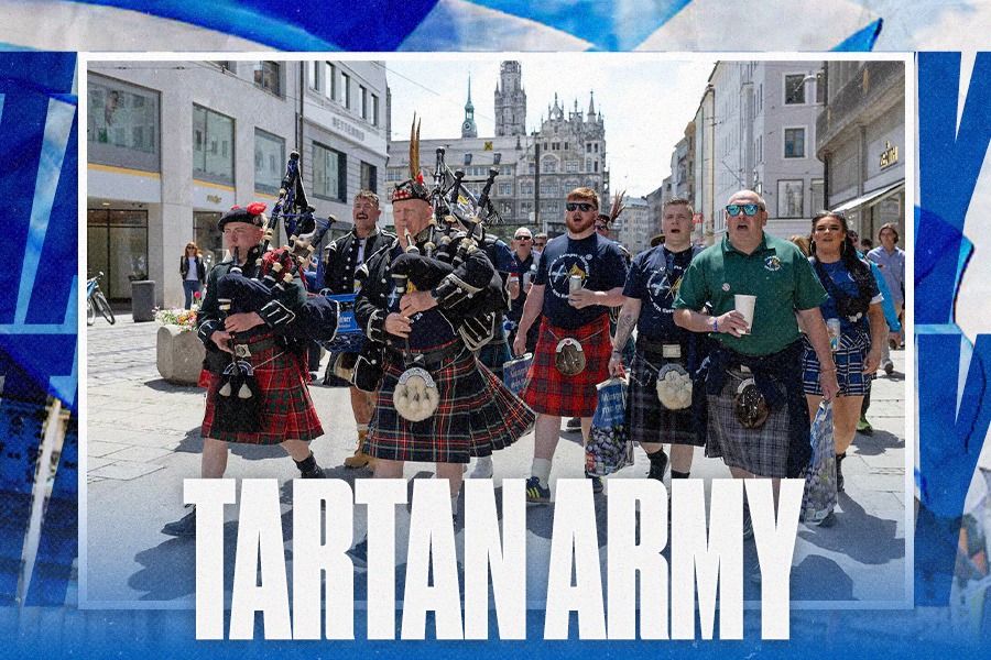 Tartan Army, sebutan untuk pendukung Timnas Skotlandia, lengkap dengan bagpipe dan kilt, siap meramaikan suasana di Euro 2024. (Dede Mauladi/Skor.id)
