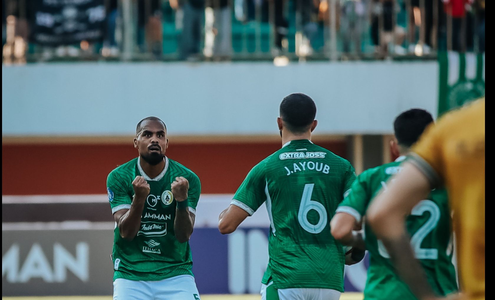 Thales Lira dan Jihad Ayoub (6) duet bek tengah tangguh PSS Sleman di Liga 1 2023-2024.